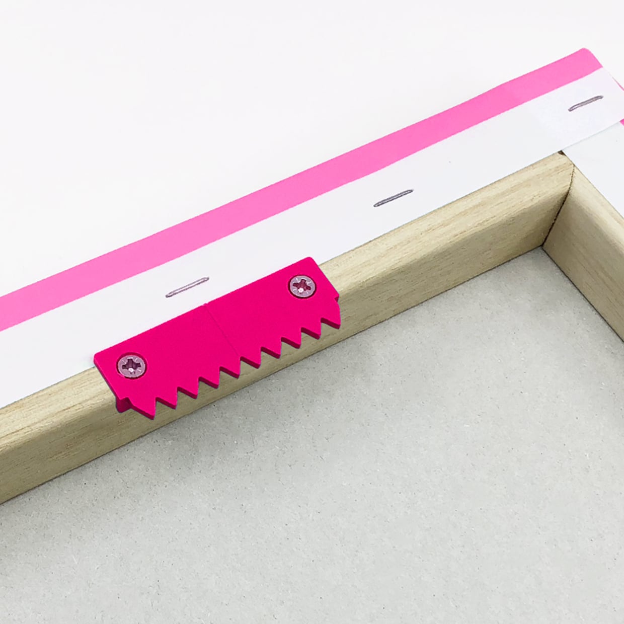 Groot formaat canvas ophangen