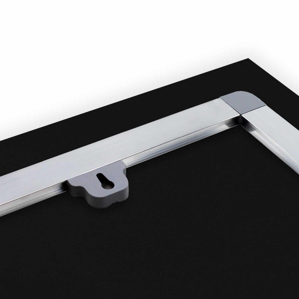 Foto op plexiglas ophangen